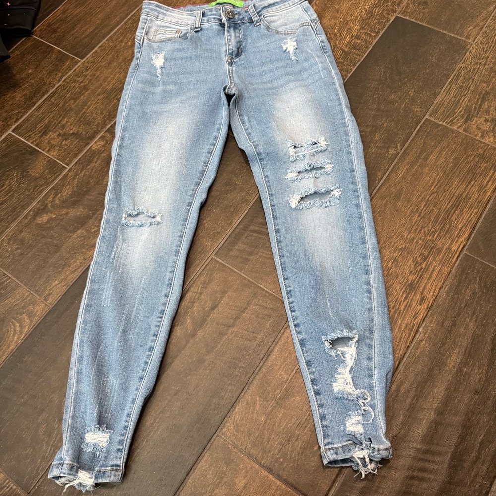 EUC GOGO Distressed Skinny Jeans